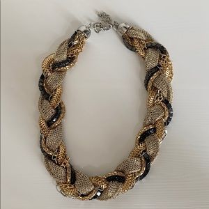 Express metallic necklace choker